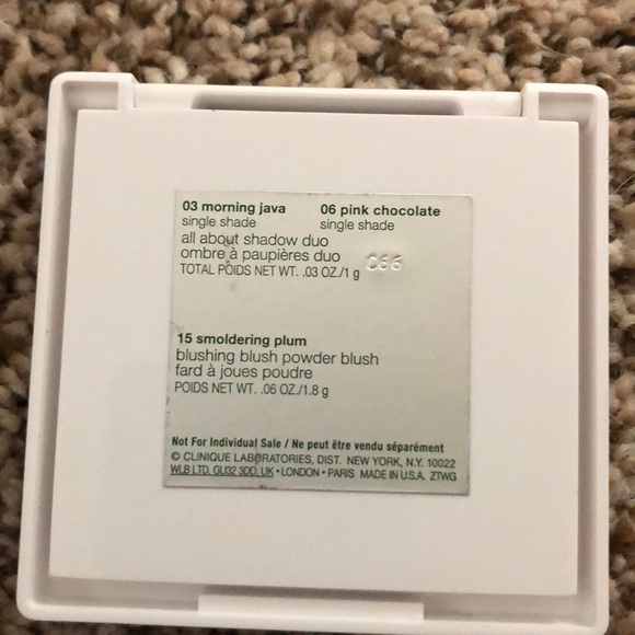 Brand new Clinique eye shadow and blush combo - Picture 3 of 3
